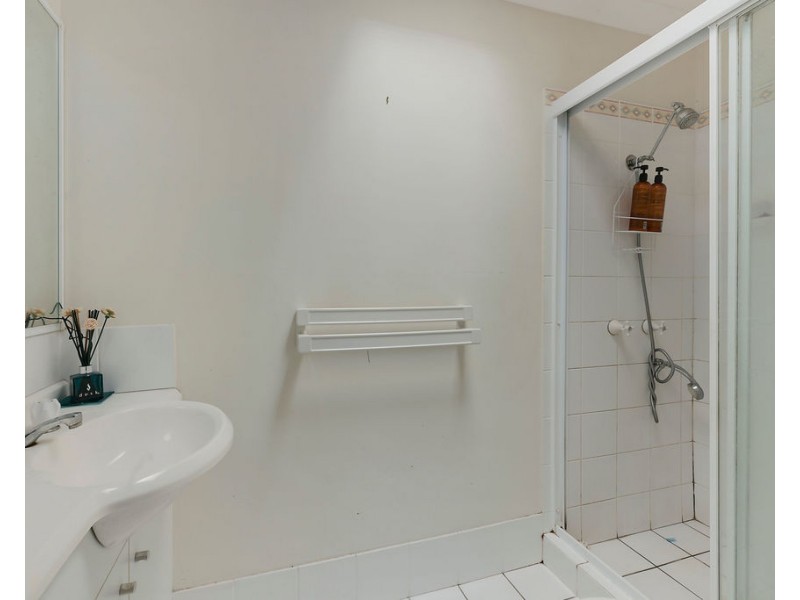 1/24 Terrigal Crescent, Southport QLD 4215