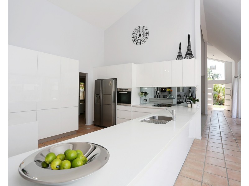 60 Pebble Beach Drive, Runaway Bay QLD 4216