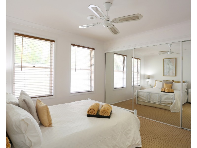 60 Pebble Beach Drive, Runaway Bay QLD 4216