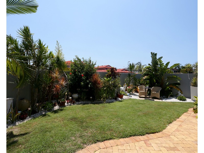 60 Pebble Beach Drive, Runaway Bay QLD 4216