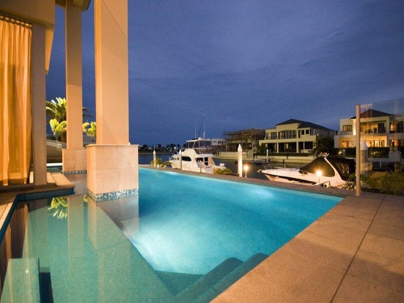 Sovereign Islands QLD 4216