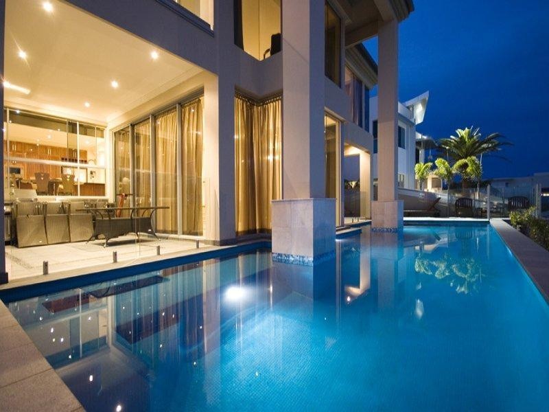 Sovereign Islands QLD 4216