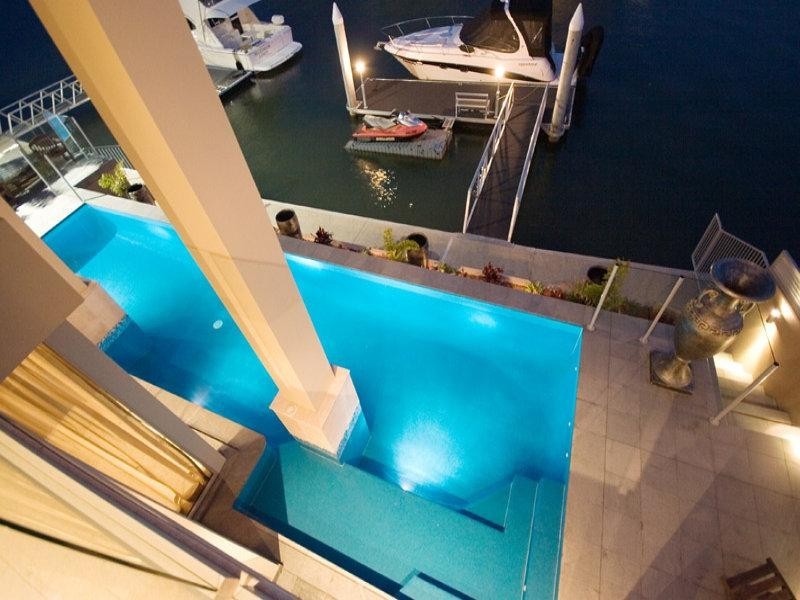 Sovereign Islands QLD 4216