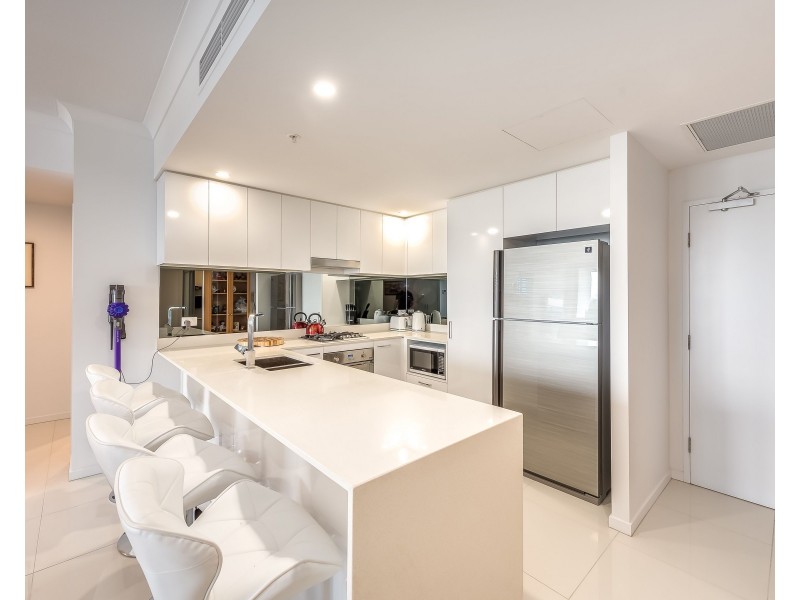11107/5 Harbour Side Court, Biggera Waters QLD 4216