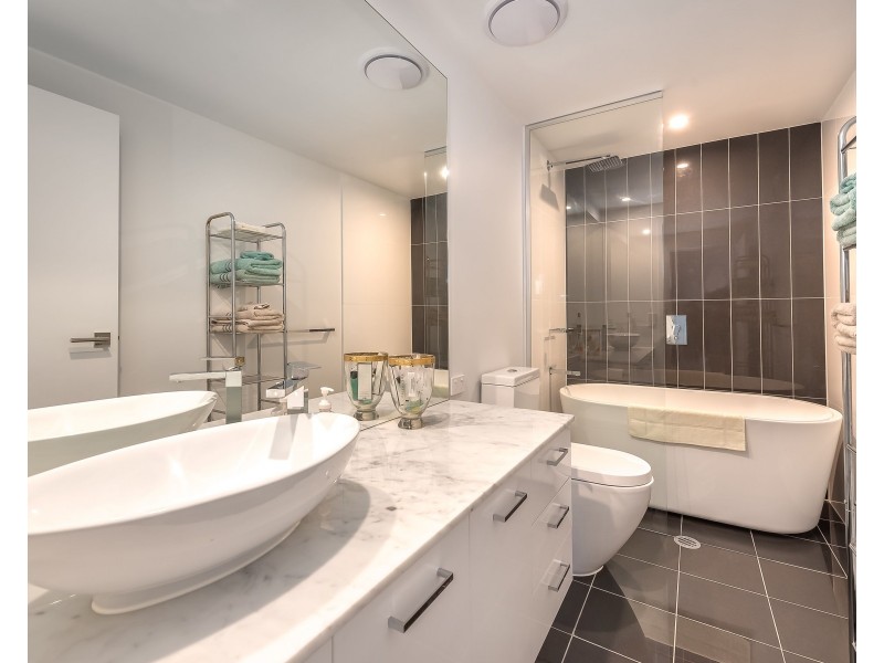 11107/5 Harbour Side Court, Biggera Waters QLD 4216