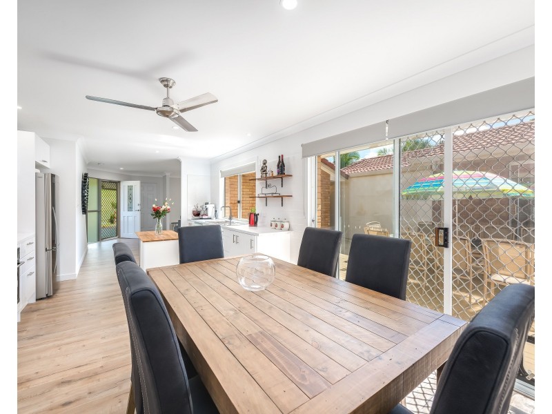 24 Pinevale Drive, Oxenford QLD 4210