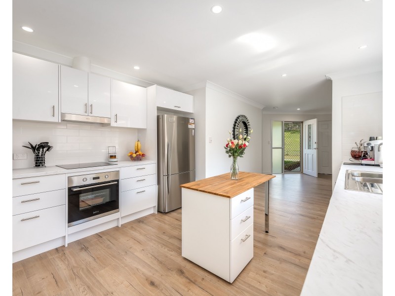 24 Pinevale Drive, Oxenford QLD 4210