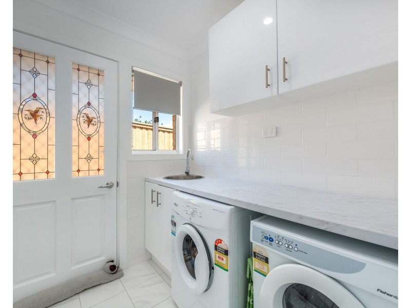 24 Pinevale Drive, Oxenford QLD 4210