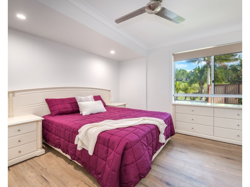 24 Pinevale Drive, Oxenford QLD 4210