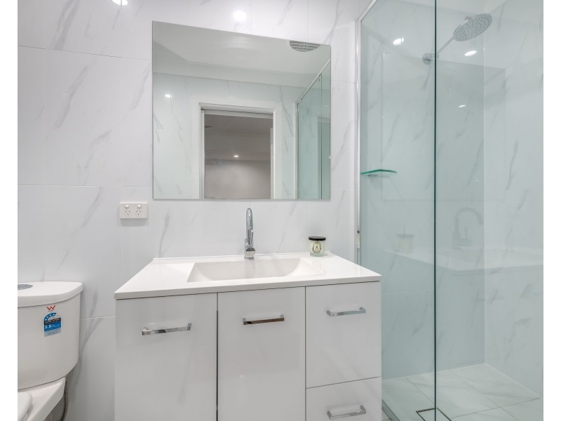 24 Pinevale Drive, Oxenford QLD 4210