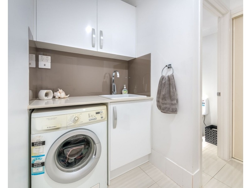 1/475 Pine Ridge Road, Runaway Bay QLD 4216