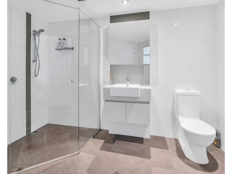 74/20-28 Bayview Street, Runaway Bay QLD 4216