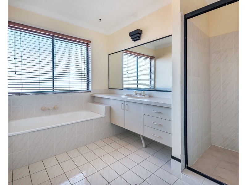 92 Oxley Drive, Paradise Point QLD 4216