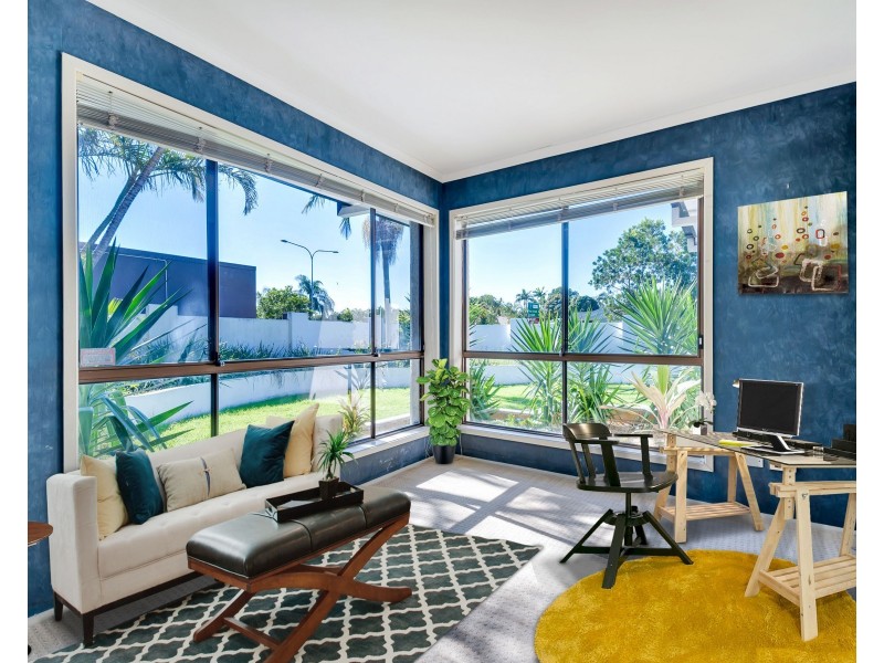 92 Oxley Drive, Paradise Point QLD 4216