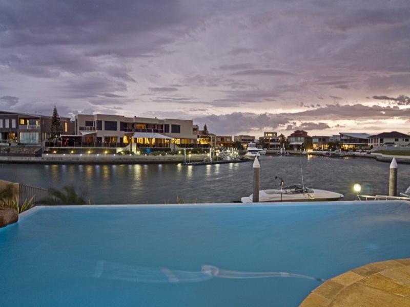 52 Royal Albert Crescent, Paradise Point QLD 4216