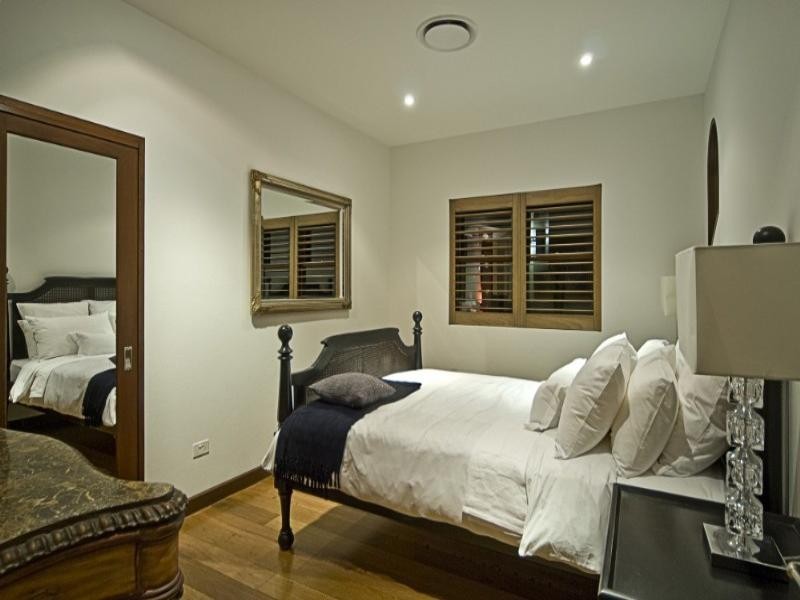 52 Royal Albert Crescent, Paradise Point QLD 4216