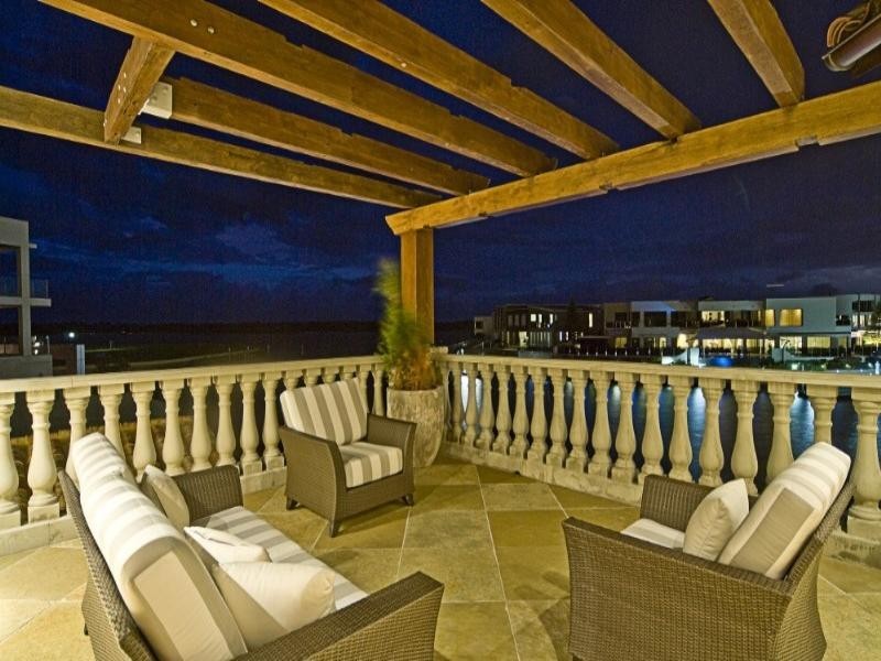 52 Royal Albert Crescent, Paradise Point QLD 4216