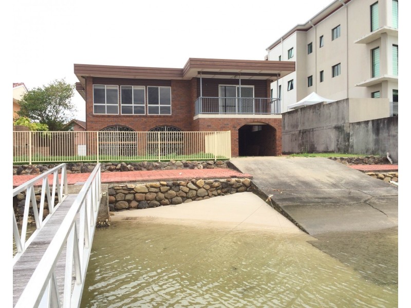 3 Canal Avenue, Runaway Bay QLD 4216