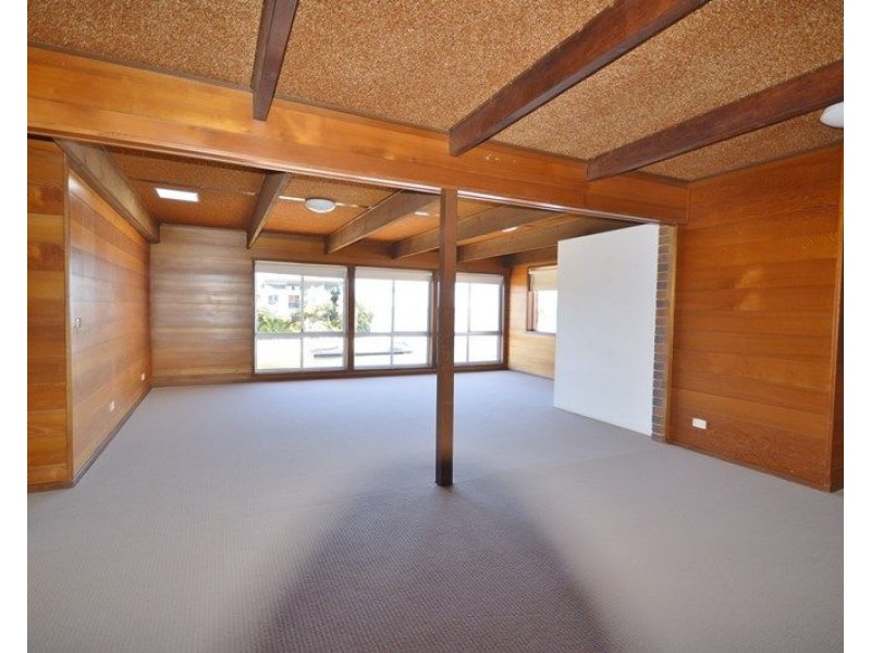 3 Canal Avenue, Runaway Bay QLD 4216