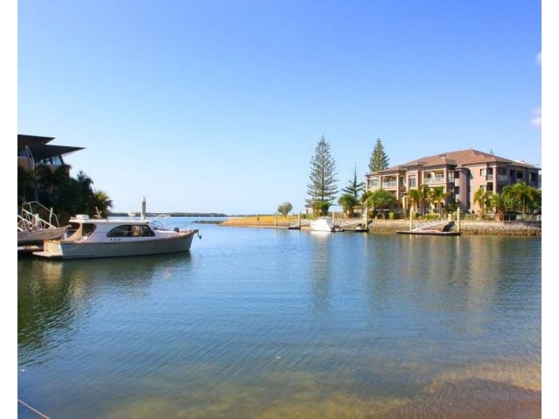 3 Canal Avenue, Runaway Bay QLD 4216