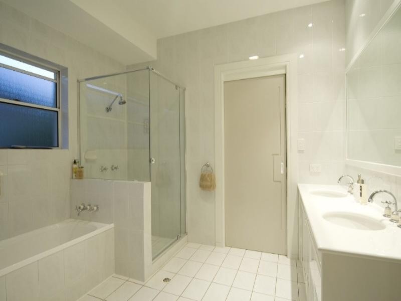 9 Excalibur Court, Paradise Point QLD 4216