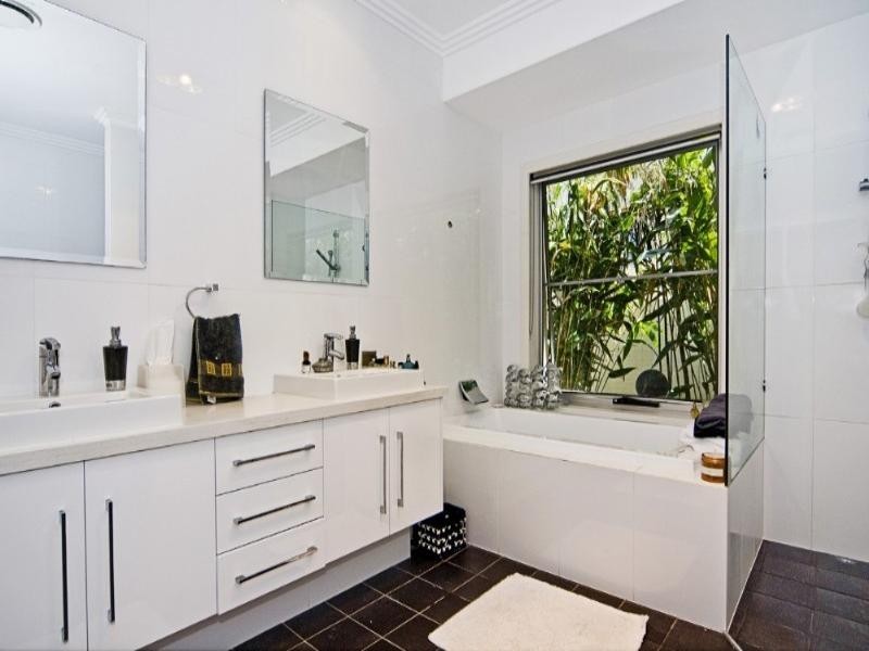 Paradise Point QLD 4216