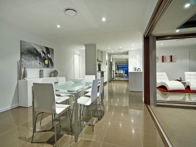 20 Tradewinds Avenue, Paradise Point QLD 4216