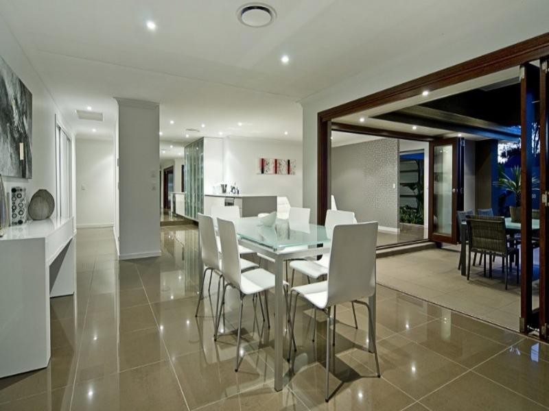 20 Tradewinds Avenue, Paradise Point QLD 4216