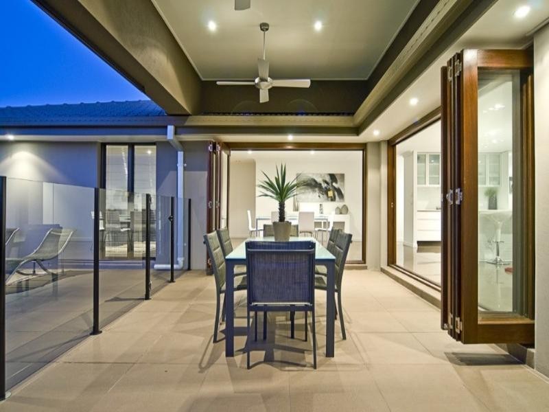 20 Tradewinds Avenue, Paradise Point QLD 4216