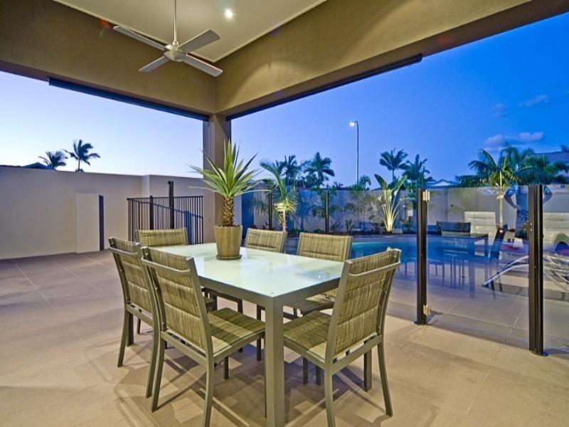 20 Tradewinds Avenue, Paradise Point QLD 4216