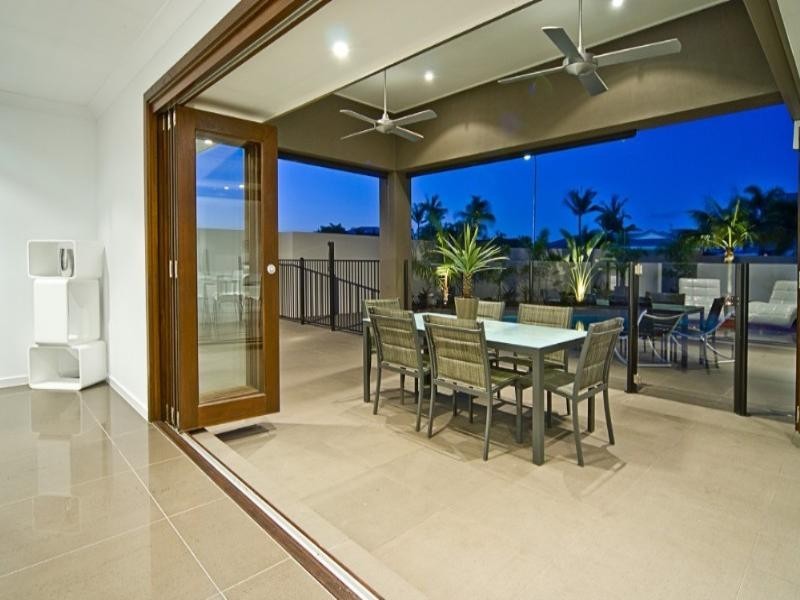 20 Tradewinds Avenue, Paradise Point QLD 4216