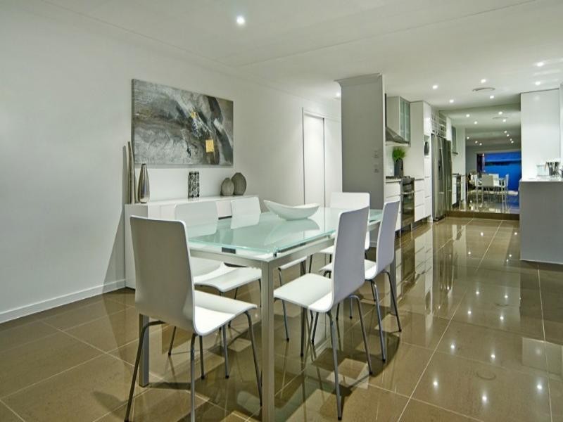 20 Tradewinds Avenue, Paradise Point QLD 4216