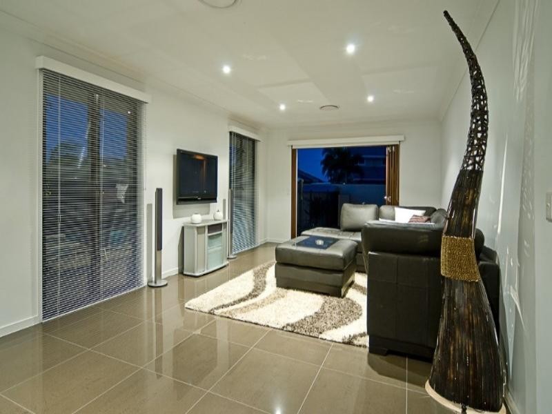 20 Tradewinds Avenue, Paradise Point QLD 4216