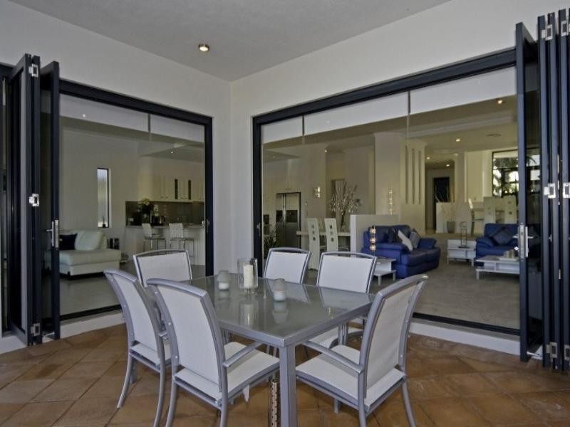 8 The Peninsula, Paradise Point QLD 4216