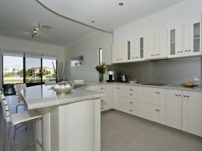 8 The Peninsula, Paradise Point QLD 4216