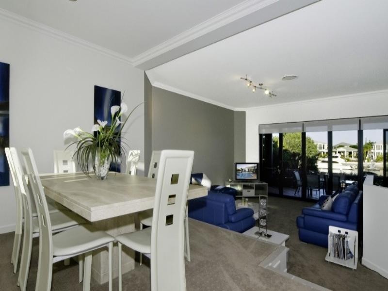 8 The Peninsula, Paradise Point QLD 4216