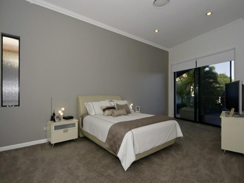 8 The Peninsula, Paradise Point QLD 4216