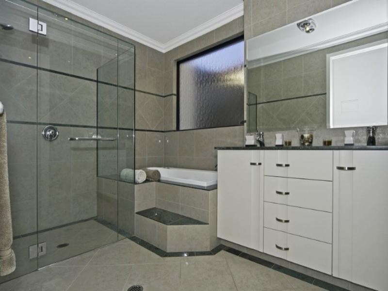 8 The Peninsula, Paradise Point QLD 4216