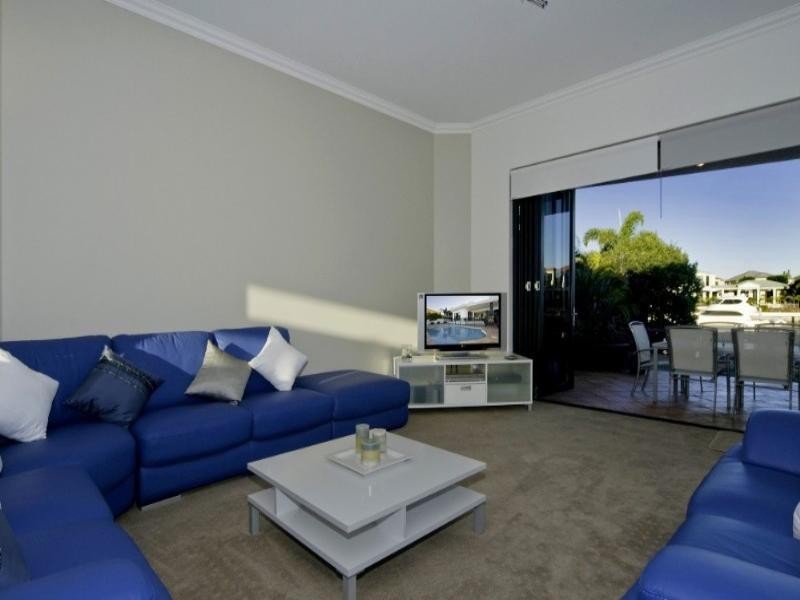 8 The Peninsula, Paradise Point QLD 4216