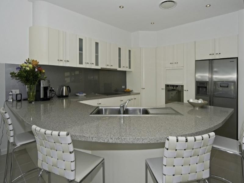 8 The Peninsula, Paradise Point QLD 4216