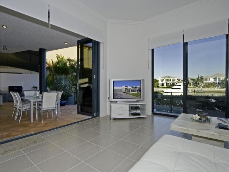 8 The Peninsula, Paradise Point QLD 4216