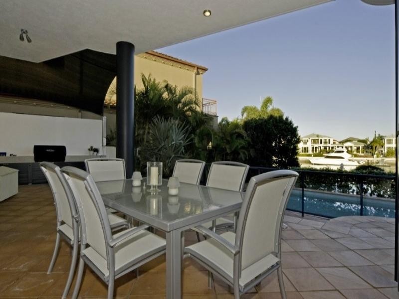 8 The Peninsula, Paradise Point QLD 4216