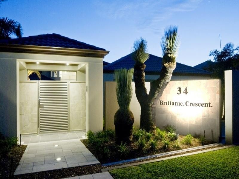 34 Brittanic Crescent, Paradise Point QLD 4216