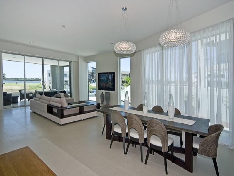 28 Royal Albert Crescent, Paradise Point QLD 4216