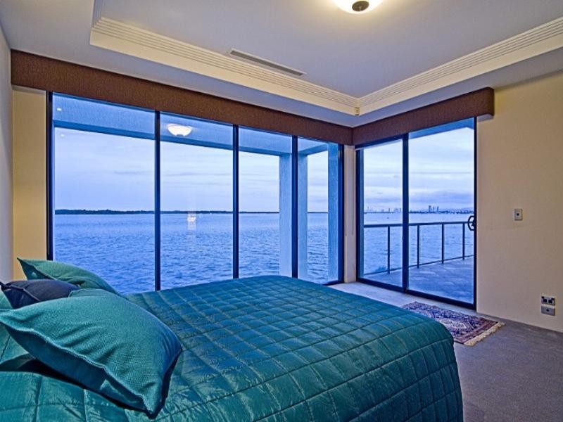 Paradise Point QLD 4216