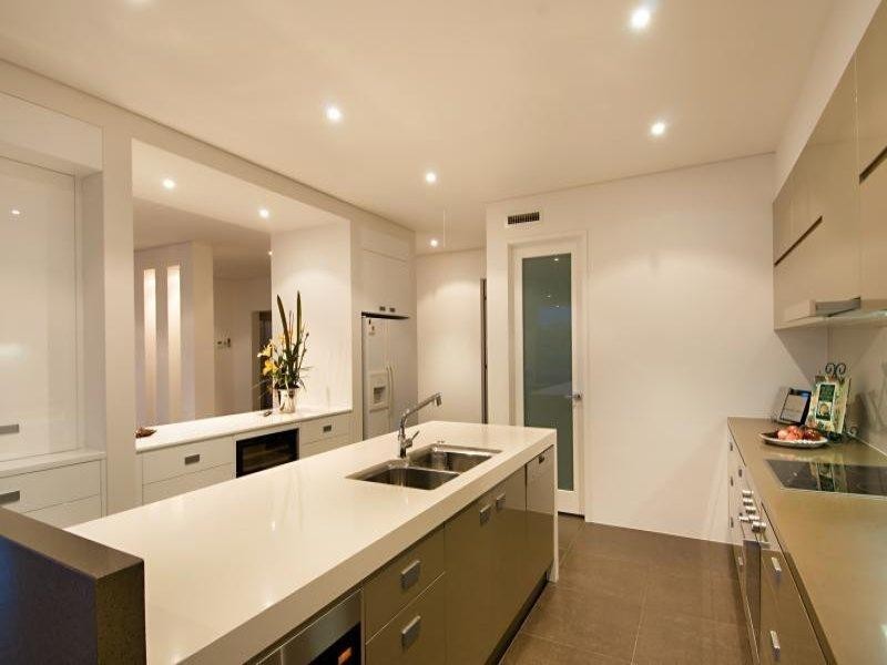 36 Knightsbridge Pde West, Paradise Point QLD 4216