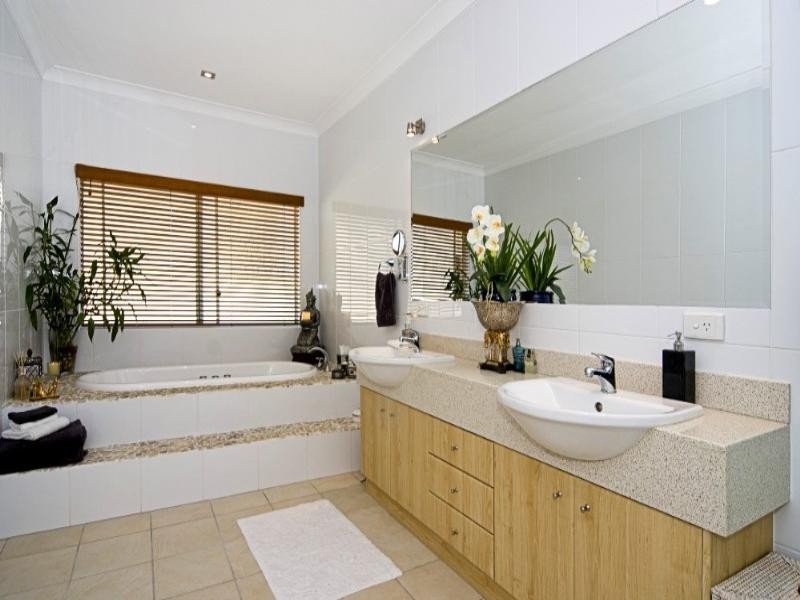 Paradise Point QLD 4216