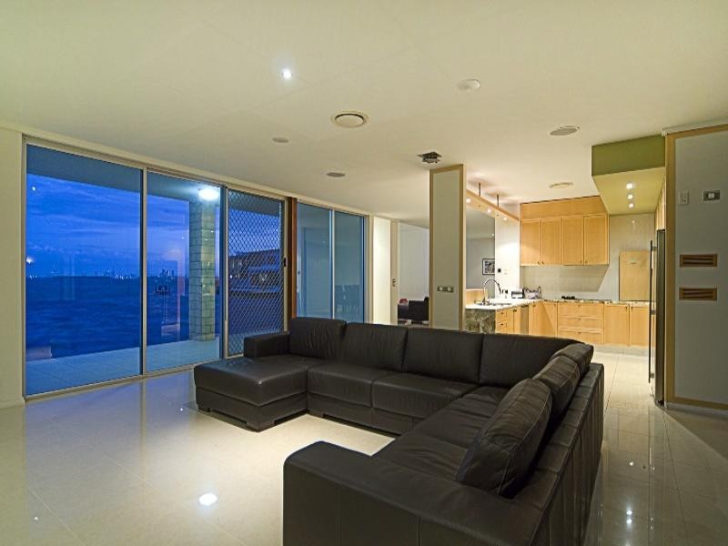 44 King Charles Drive, Paradise Point QLD 4216