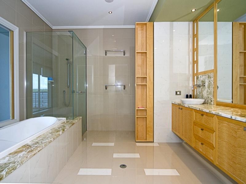 44 King Charles Drive, Paradise Point QLD 4216