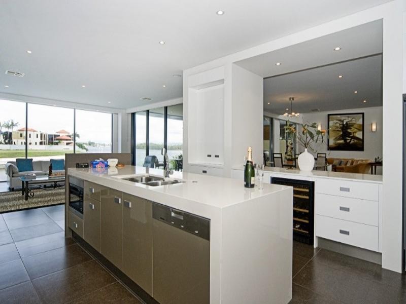 36 Knightsbridge Pde West, Paradise Point QLD 4216